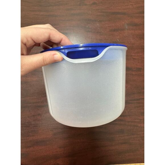 Tupperware Mix-N-Store 8 Cup Pitcher/ Bowl with Lid - Picture 4 of 8